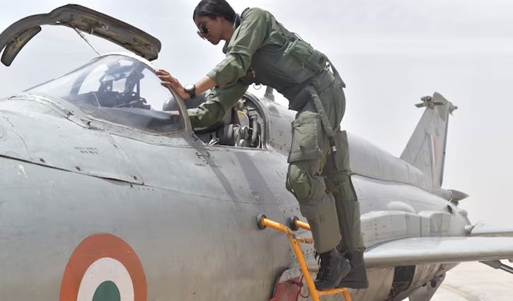 Squadron Leader Bhawana Kanth, a daughter of Darbhanga, made history by becoming the IAF's first female 'Top Gun' pilot.