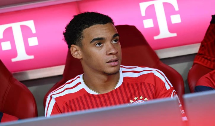 Jamal Musiala suddenly collapsed on the pitch during the match; Bayern Munich shares reassuring news.