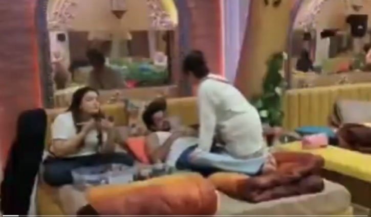 'Our bond is strong': 'Panchayat' actor Asif Khan's wife reacts to clips with Love Gill.