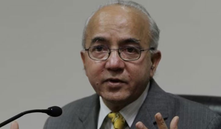 Former Delhi Chief Secretary Rakesh Mehta committed suicide at his home in Noida.