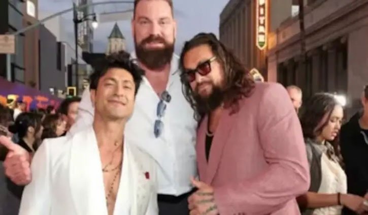 Vidyut Jammwal posed with Jason Momoa at the 'Street Fighter' premiere in Los Angeles; the photo has gone viral.