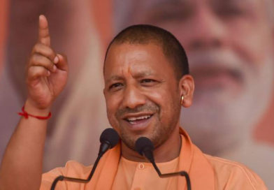 सड़कों पर नमाज़ पढ़ने के खिलाफ योगी आदित्यनाथ की कड़ी चेतावनी, ‘शिफ्ट में अदा करें नमाज़’ Yogi Adityanath's Stern Warning Against Offering Namaz on Roads: 'Offer Prayers in Shifts'