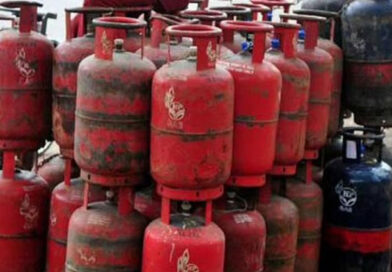 LPG सिलेंडर की कीमत 29 रुपये बढ़ी; कांग्रेस ने पीएम मोदी पर ‘महंगाई मैन’ वाले हमले तेज किए LPG cylinder price hiked by ₹29; Congress intensifies attacks on PM Modi, dubbing him 'Mehngai Man'.