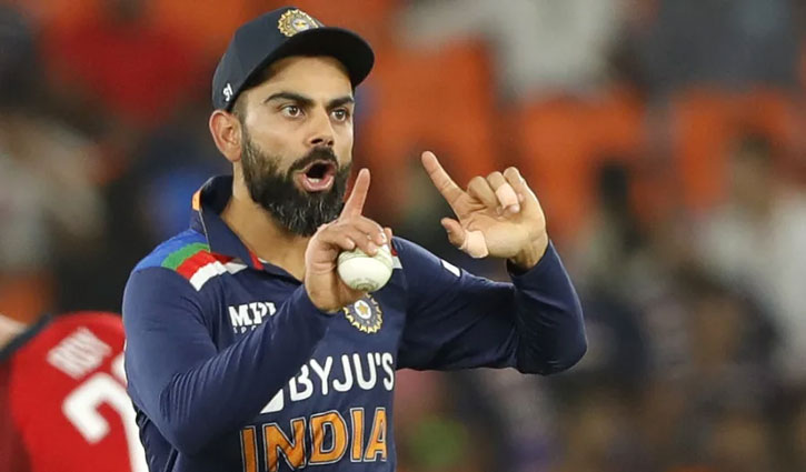 Virat Kohli asked the security personnel to be gentle with the fans coming to the middle of the field, video goes viral