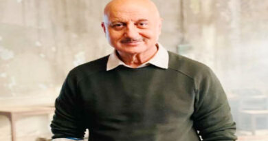 Anupam Kher unveils Shiv Shastri Balboa poster, pens emotional note for boxer Mary Kom