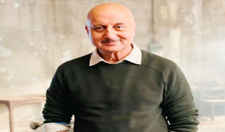 Veteran actor Anupam Kher shared a picture from the sets of his film 'Tanvi The Great'