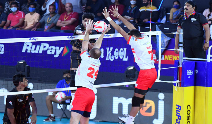 RuPay Prime Volleyball League: Ahmedabad Defenders reached the semi-finals by defeating Kolkata Thunderbolts in a thrilling match