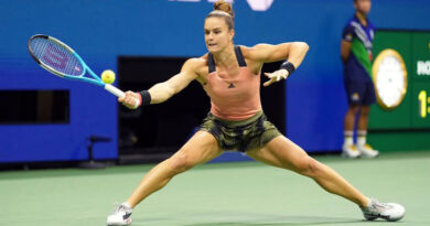 Miami Open: Maria Sakkari wins, Caroline Wozniacki loses