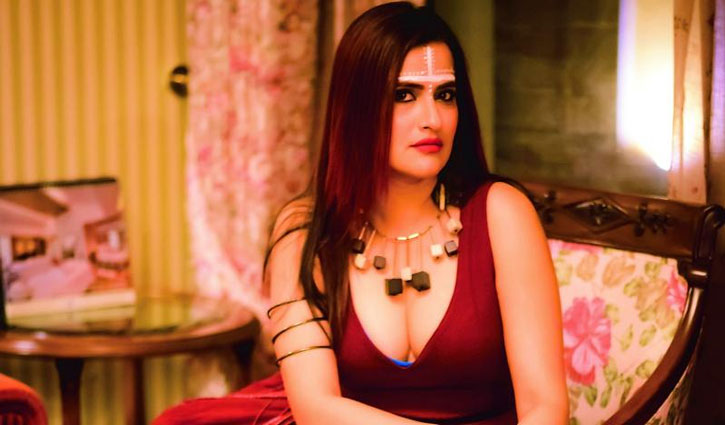 Singer Sonam Mohapatra receives gang rape threat after criticizing Salman Khan, 'shit' sent in lunch box