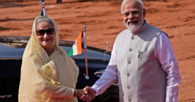 Bangladeshi Prime Minister Sheikh Hasina had to leave the country, reports of her coming to India; Army will form the government