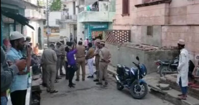 Lucknow: Two groups clash with each other over Ramnavami procession in front of mosque, stone pelting