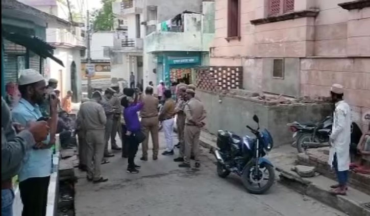Lucknow: Two groups clash with each other over Ramnavami procession in front of mosque, stone pelting