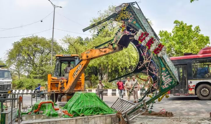 Bulldozer action on 'illegal structure' in Delhi's Nizamuddin area, deployment of heavy police force