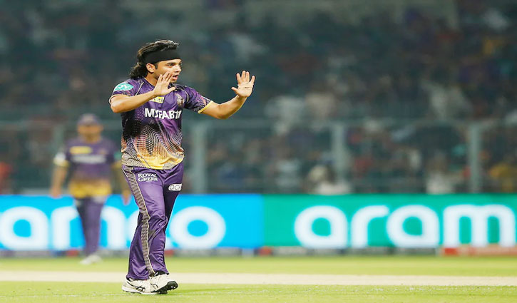 Who is the KKR mystery spinner Suyyash Sharma who has caused panic in Virat Kohli's RCB