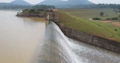 Chhattisgarh: An officer removed 21 lakh liters of water from the dam to find mobile, now he will have to pay fine