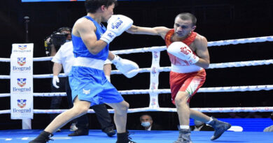 Deepak stuns Olympic medalist to reach pre-quarters of IBA Men's World Boxing Championships
