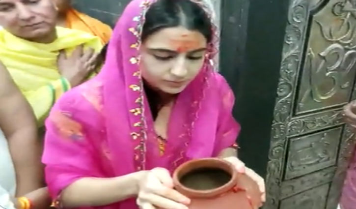Sara Ali Khan offered prayers at Mahakaleshwar temple in Ujjain