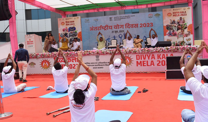 'Yogmay Hua Divya Kala Mela', Divyangjan from 20 states celebrated International Yoga Day