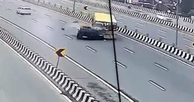 6 killed in bus and car collision on Delhi-Meerut Expressway
