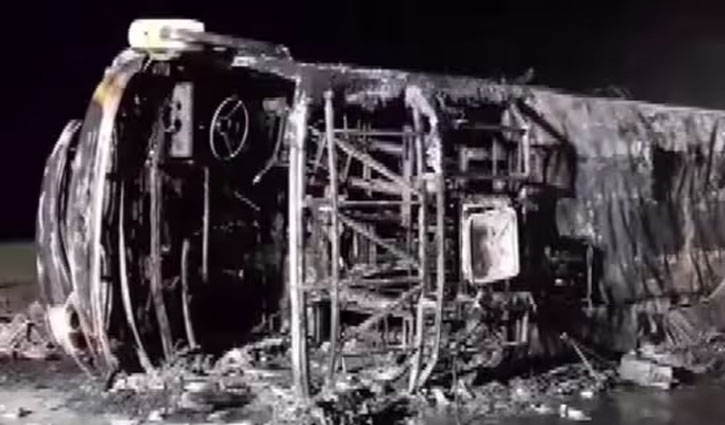 25 killed in bus fire on Maharashtra Expressway