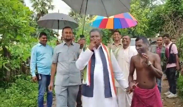 Chhattisgarh's Congress leader and minister smoking beedi with villager, video goes viral