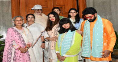 Mamata Banerjee ties Rakhi to Amitabh Bachchan; Photographed with Jaya, Abhishek and Aishwarya Rai
