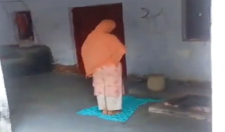 Police detained woman and daughter who offered namaz in Shiv temple in Bareilly.