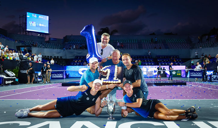 Iga Swiatek beats Jessica Pegula to win WTA final, regain No. 1 ranking