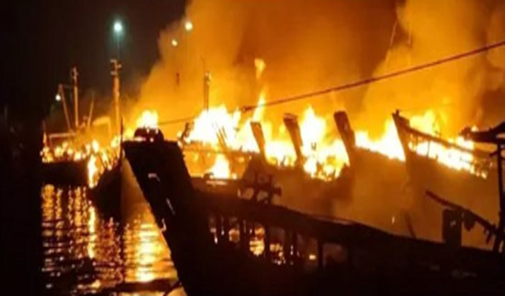 Andhra Pradesh: Massive fire at Visakhapatnam port, 40 boats burnt to ashes