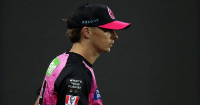 Big Bash League: England's Tom Curran suspended for four matches for copying umpire