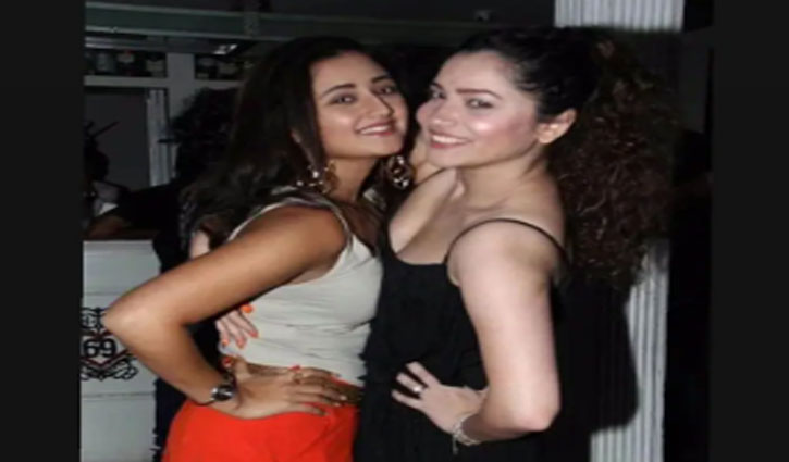 Ankita Lokhande's friend Rashmi Desai criticized Vicky Jain's mother, shared her views on social media.