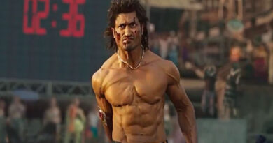 Netizens angry with Bollywood actor Vidyut Jammwal's train stunt, said - stop this nonsense