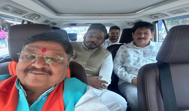 Who is Akshay Kanti Bam, the Congress candidate who withdrew his name from Indore Lok Sabha constituency, how many cases are there against him; Know all the details