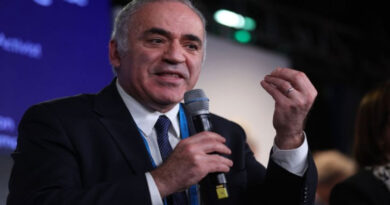 After the post on Rahul Gandhi went viral, Garry Kasparov issued clarification, said- 'Consider it a joke'
