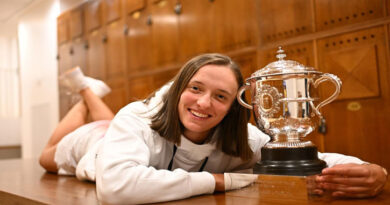 I didn't let the pressure get to me after Naomi Osaka match: Iga Swiatek after record French Open trophy win