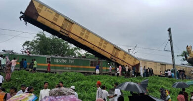 Goods train hits Kanchenjunga Express from behind, many injured