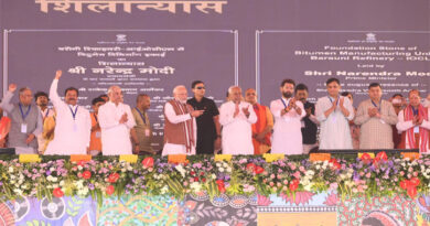 Nitish Kumar tried to touch PM Modi's feet in Bihar, video goes viral