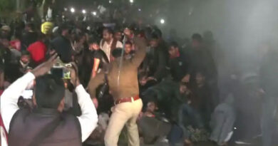 Police lathicharged students demanding 70th CCE re-examination of Bihar Public Service Commission