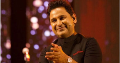 Lyricist Manoj Muntashir gave a stern warning for not getting credit in the song 'Maaye'