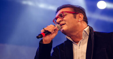 Abhijeet Bhattacharya said on the remake of Chunri Chunri song, 'It doesn't matter to him'