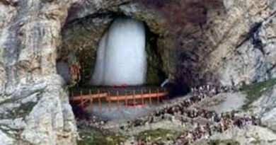 A huge crowd of devotees gathered for Amarnath Yatra 2025