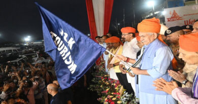 Amarnath Yatra 2025: Lieutenant Governor Manoj Sinha flagged off the first batch from Jammu, the yatra began amid tight security