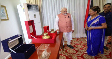 Prime Minister Modi presented a replica of the Ram temple and holy water from the Saryu river to the Prime Minister of Trinidad and Tobago