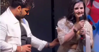 Pawan Singh's video of shameful behavior with a female actor on stage goes viral, creates uproar on social media
