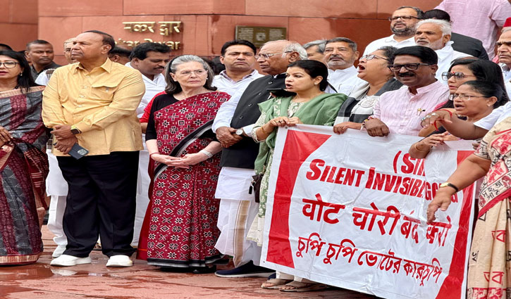Opposition MPs Wear "124-Year-Old Minta Devi" Shirts. Poll Body Says "Error"
