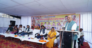 MP Brijmohan unveiled the statue of Pandit Deendayal Upadhyay and inaugurated the square beautification work in Kharora.