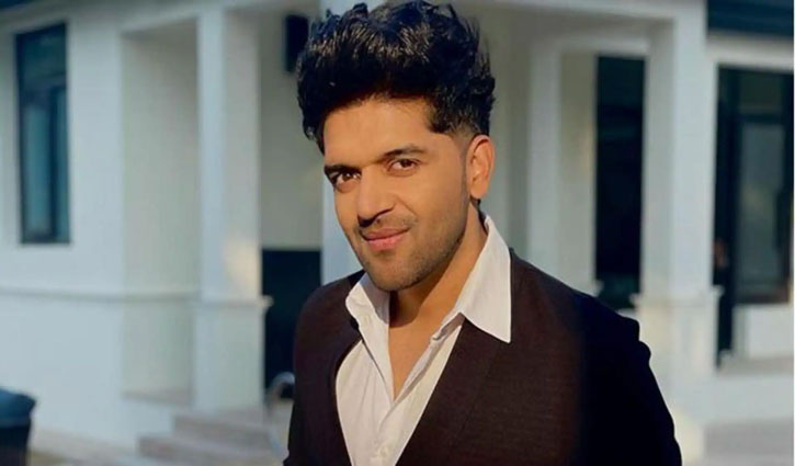 Guru Randhawa surrounded by controversies: Case filed for objectionable scene in 'Azul' video