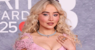 Sabrina Carpenter said, don't worry about losing beauty as you grow older