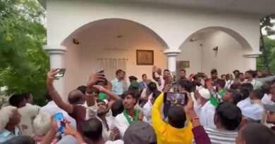 RJD workers created ruckus at Lalu Yadav's residence, protested against ticket for Makhdumpur assembly constituency.