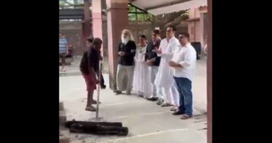 Sarabhai vs Sarabhai family pays a heartfelt tribute to Satish Shah by singing the title track